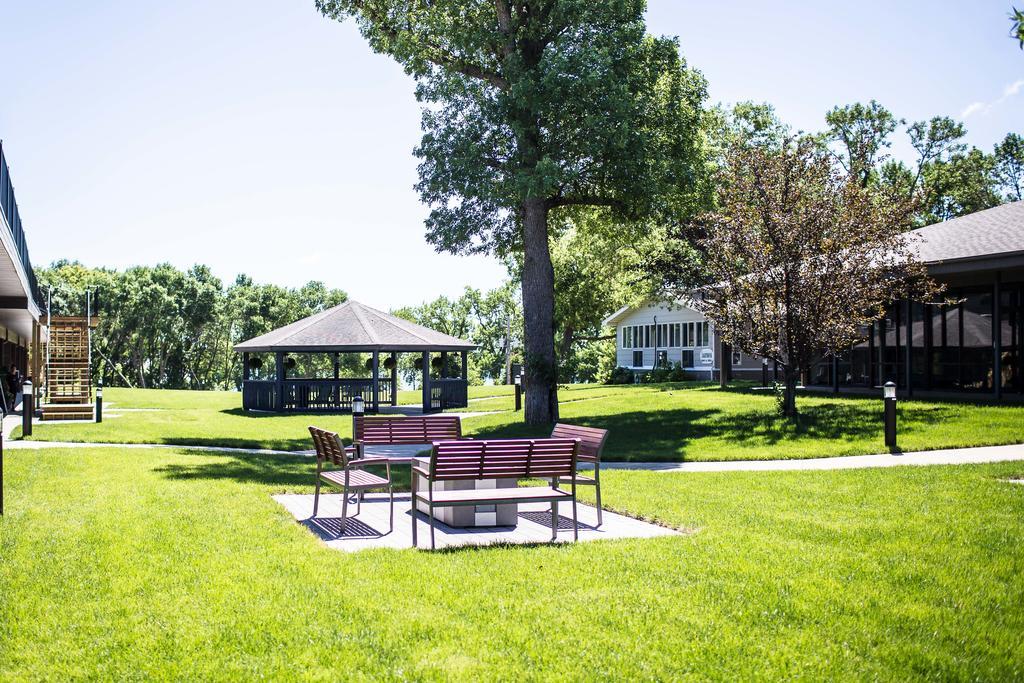 Okoboji Commons Hotel Kültér fotó
